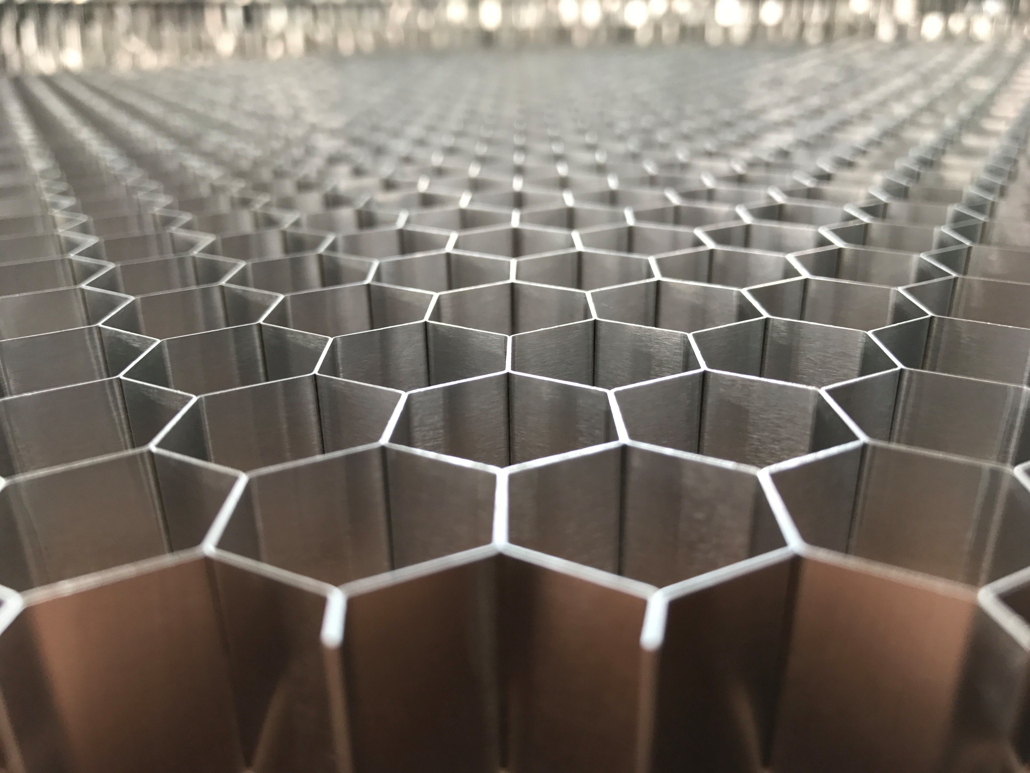 什么是鋁蜂窩板，有哪些特點？