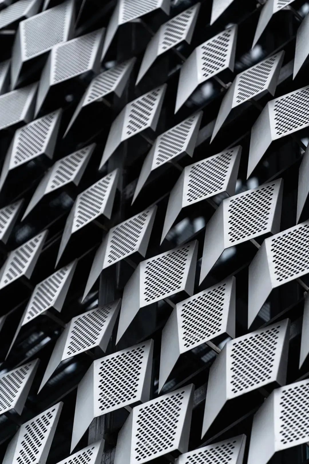 什么是鋁單板？ ?產(chǎn)品特性、規(guī)格及分類