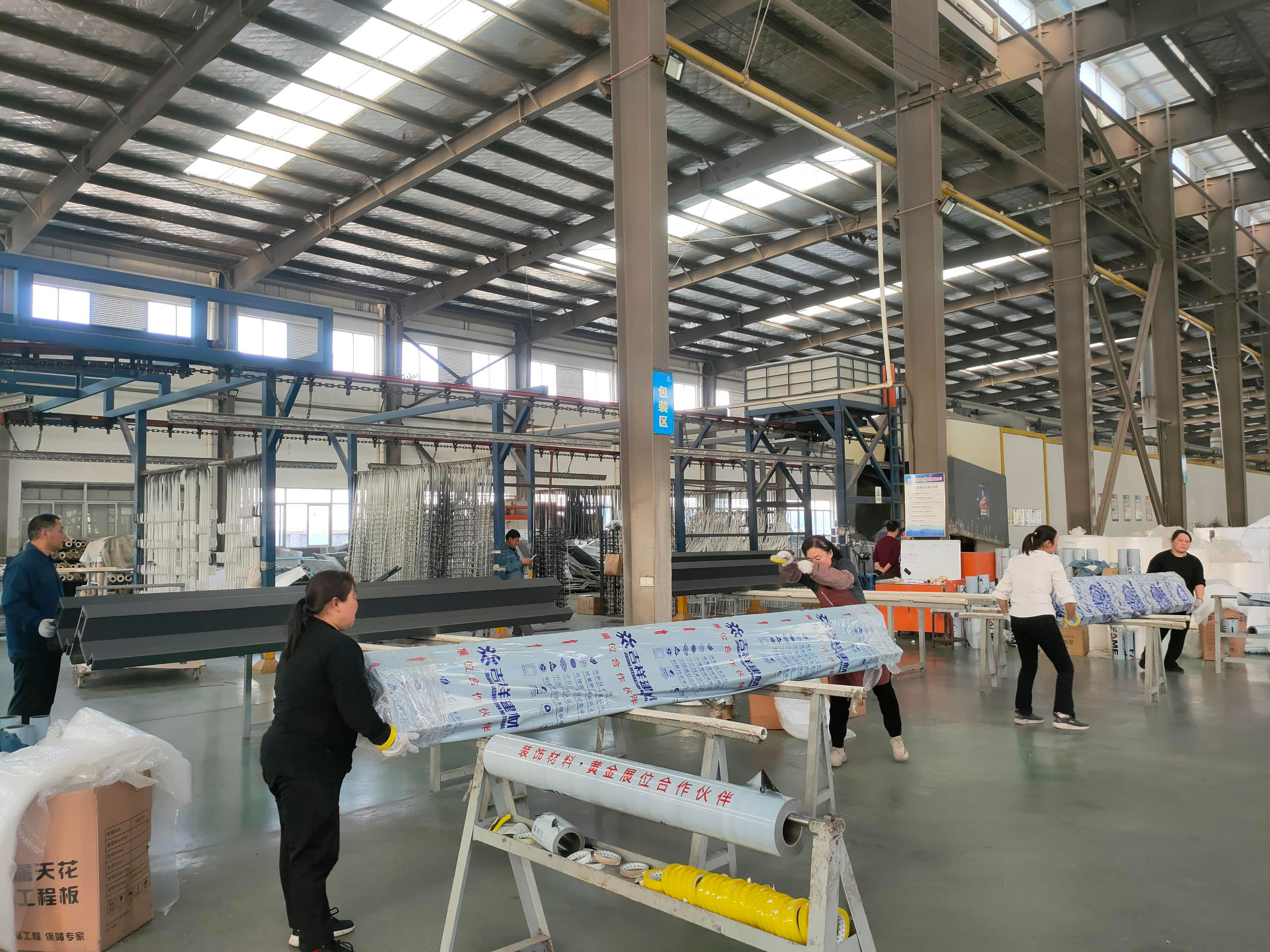 室外驕陽似火，車間熱火朝天趕單忙！