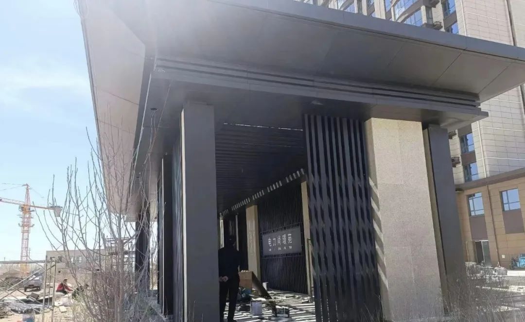 如何協(xié)助初次接觸鋁單板項目的甲方完工？