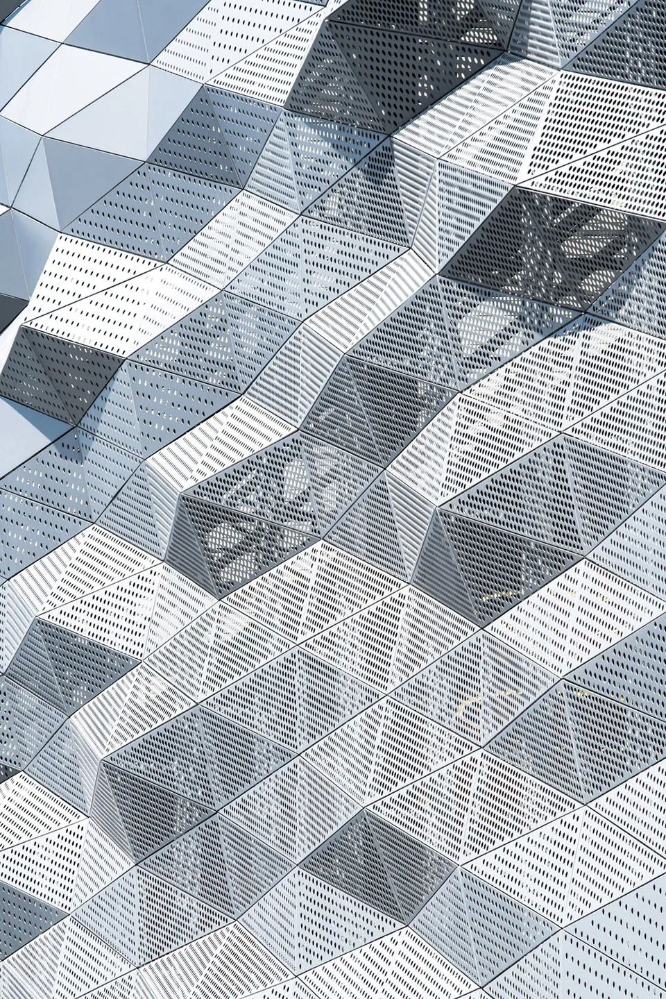 幕墻設(shè)計 | 沖孔鋁單板：輕盈、朦朧夢幻之美