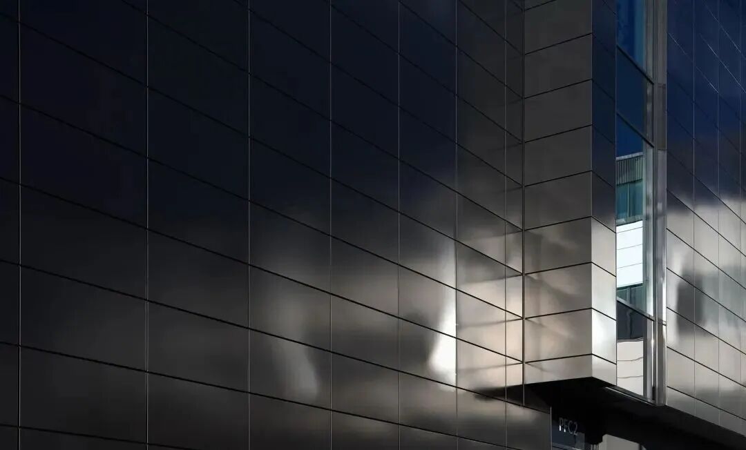 告別幕墻“哈哈鏡”！不銹鋼、鋁板、玻璃平整度提升全攻略（一）